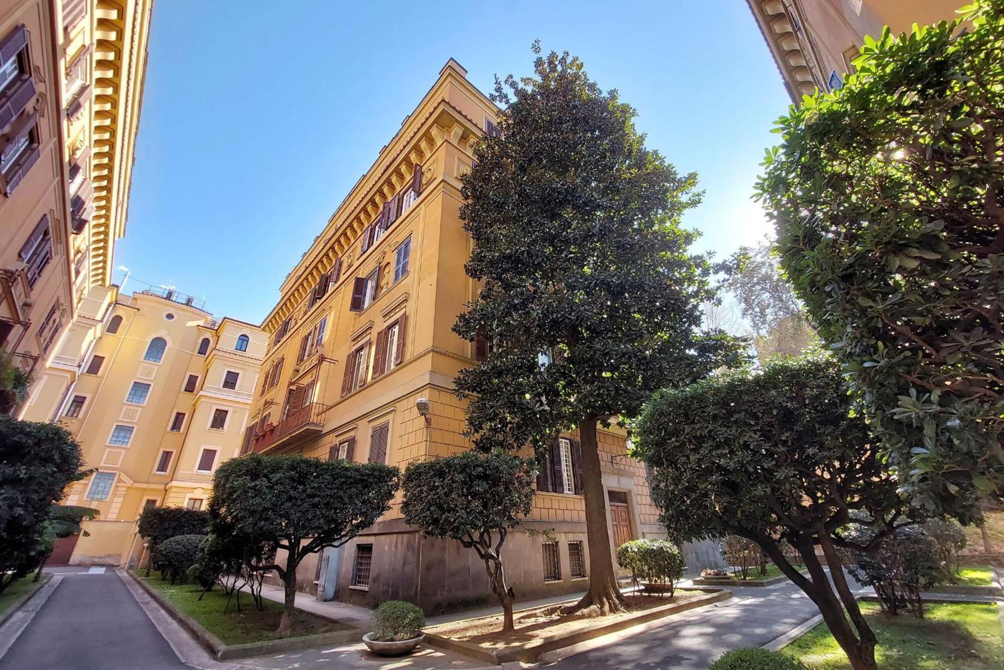 Bruno Buozzi By Halldis Apartment *